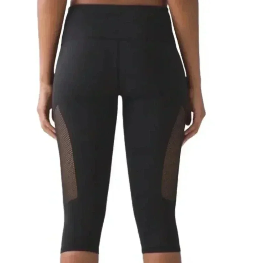 Lululemon Reveal Crop Leggings. Size 6